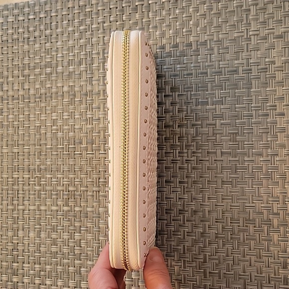 Steve Madden Wallet White Wovern Zip Around Wallet  Very Clean - Picture 5 of 11